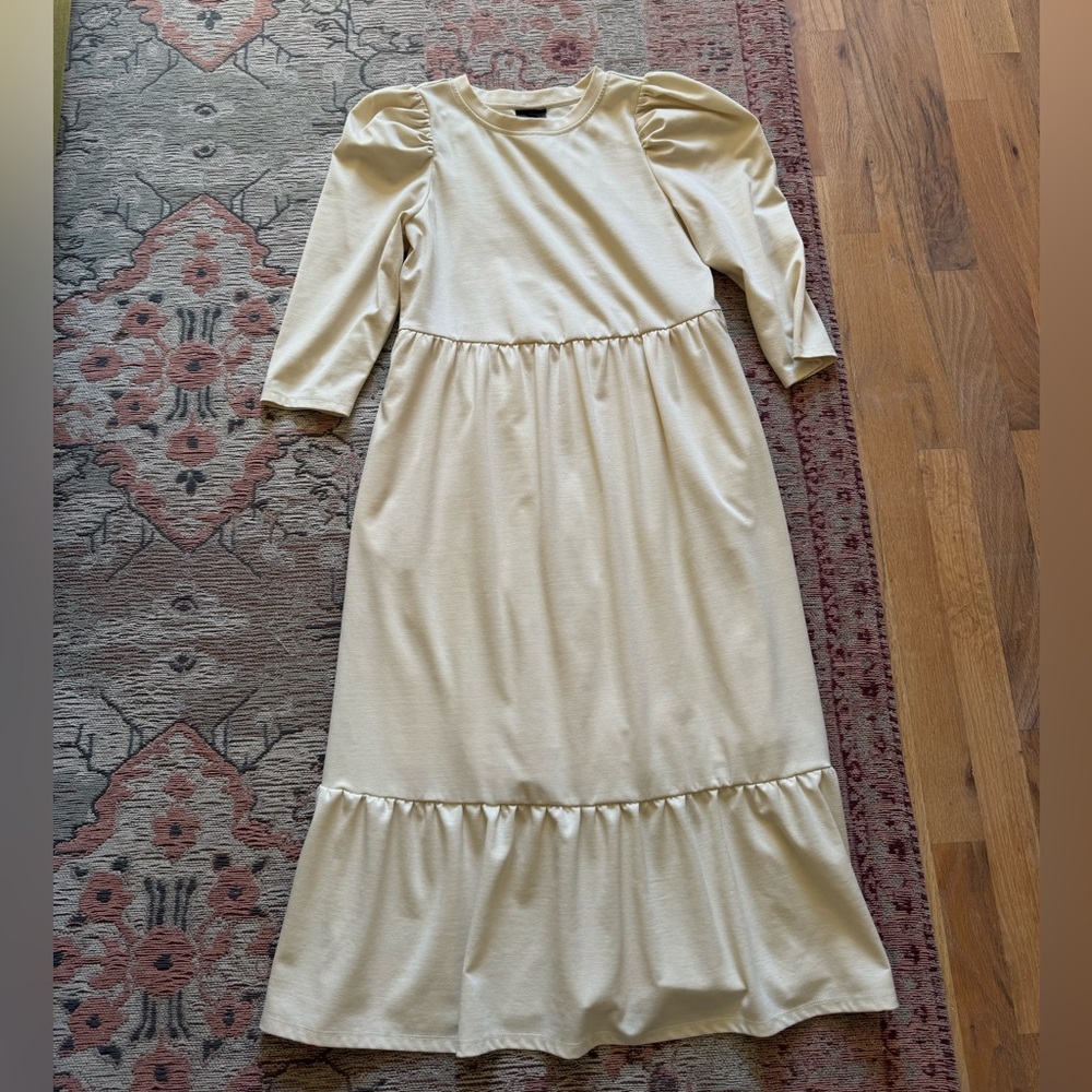 Who What Wear cream colored dress with pockets.